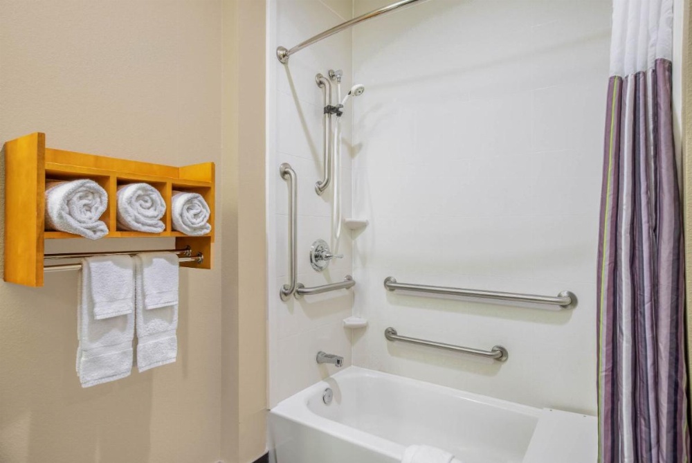 La Quinta Inn & Suites by Wyndham West Little Rock